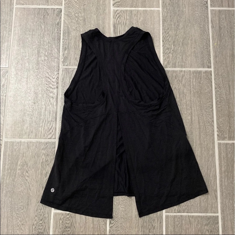 LULULEMON BLACK MUSCLE TANK TOP OPEN BACK